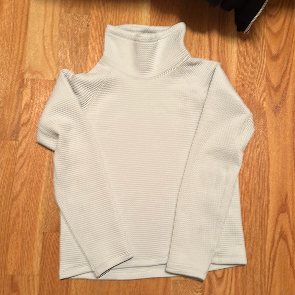 Lululemon size 4 Pullover